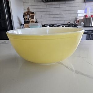 Vintage Pyrex Primary Color #404 Yellow Mixing Bowl 4 Qt Large Nesting Bowl